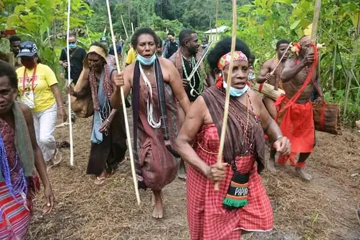 Masyarakat Suku Moi